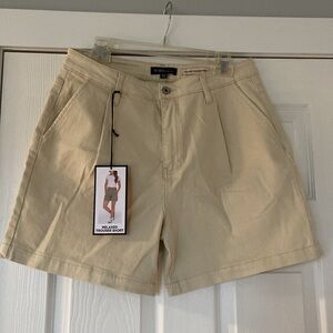 NWT BCBGeneration Beige light oak relaxed trouser shorts women size 13/31